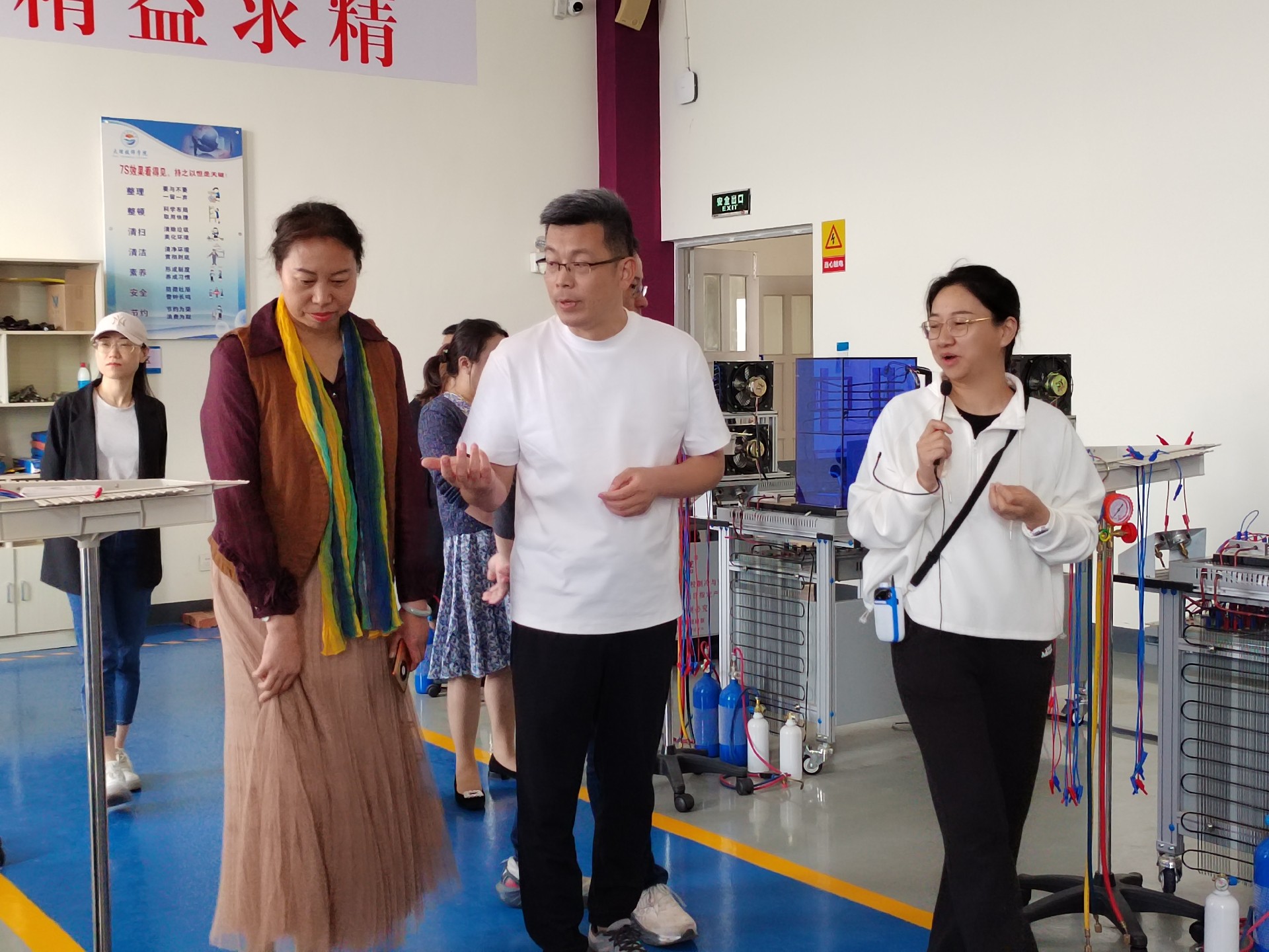 苏州市吴中区人力资源与社会保障局一行到学院开展政校企交流洽谈